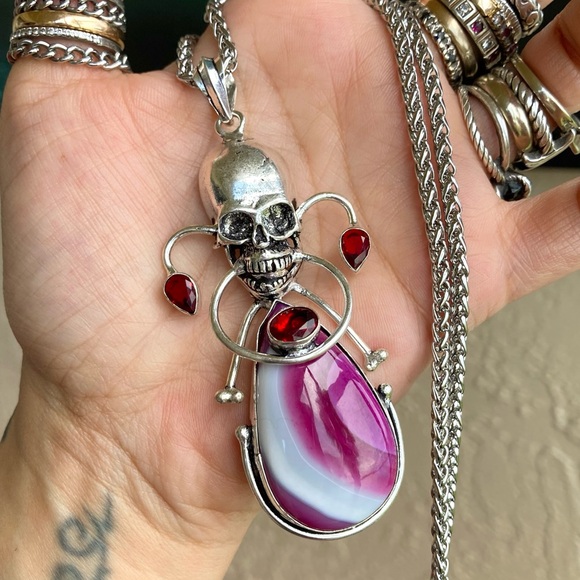 Genuine white & fuchsia pink agate & garnet gemstones skull boho goth necklace - Picture 8 of 11
